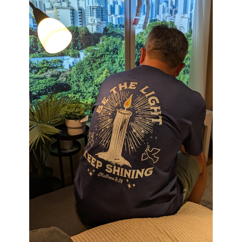 BE THE LIGHT - CHRISTIAN T-SHIRT (NAVYBLUE)